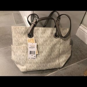 Michael Kors Jet Set Signature Tote